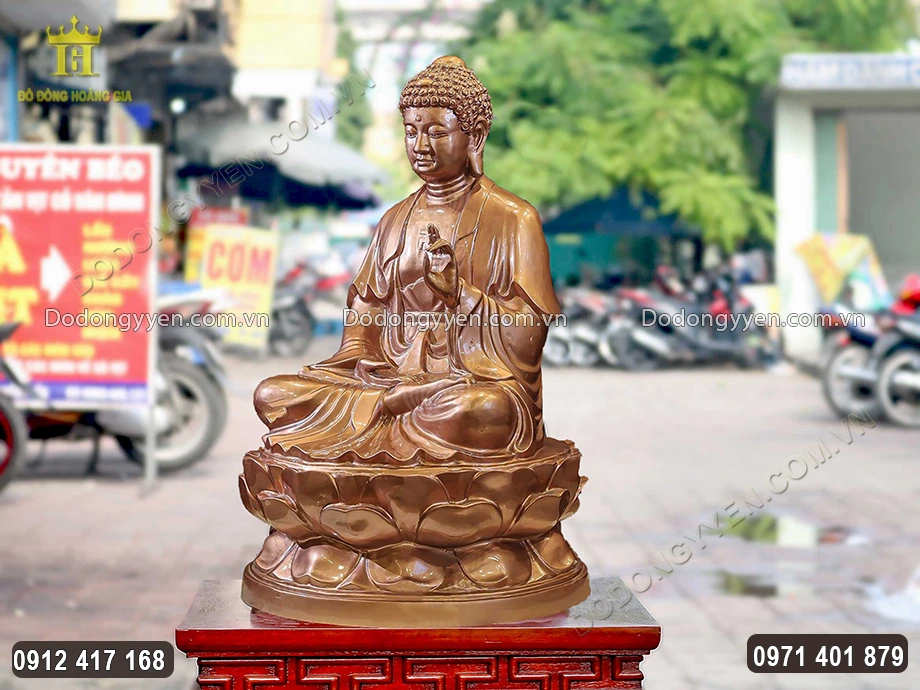 H&igrave;nh ảnh nh&igrave;n nghi&ecirc;ng của bức tượng đồng